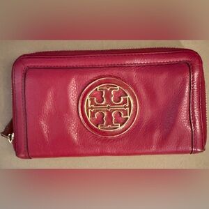 Authentic Tory Burch Red Leather Wallet.